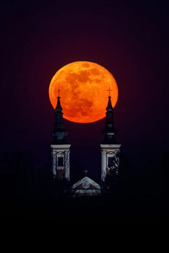 Silvio Benč, Mjesec